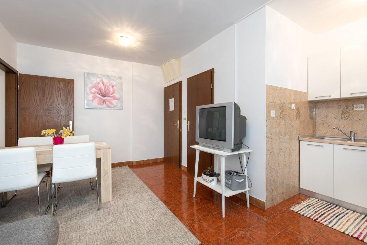 Apartment Drago *Cosy & Close To The Beach! Krk Town Exterior foto
